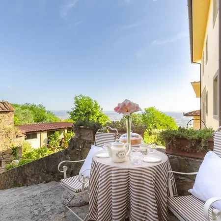 Tuscan Embrace