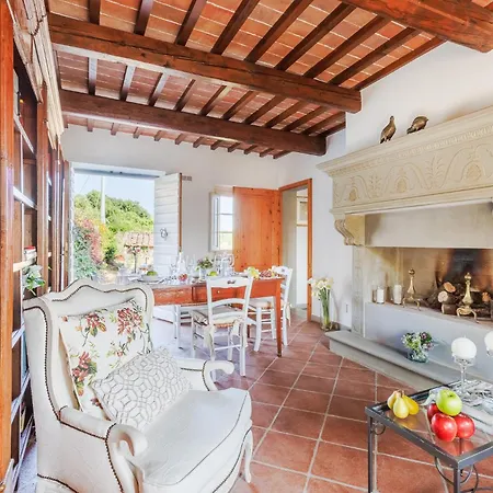 Villa Tuscan Embrace