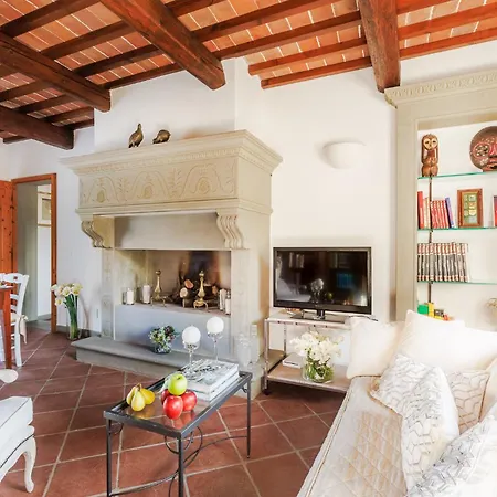 Tuscan Embrace