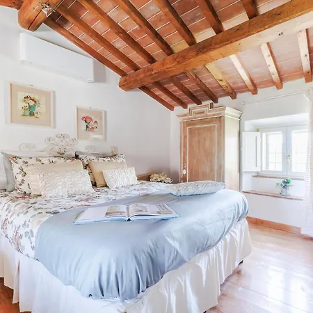Villa Tuscan Embrace